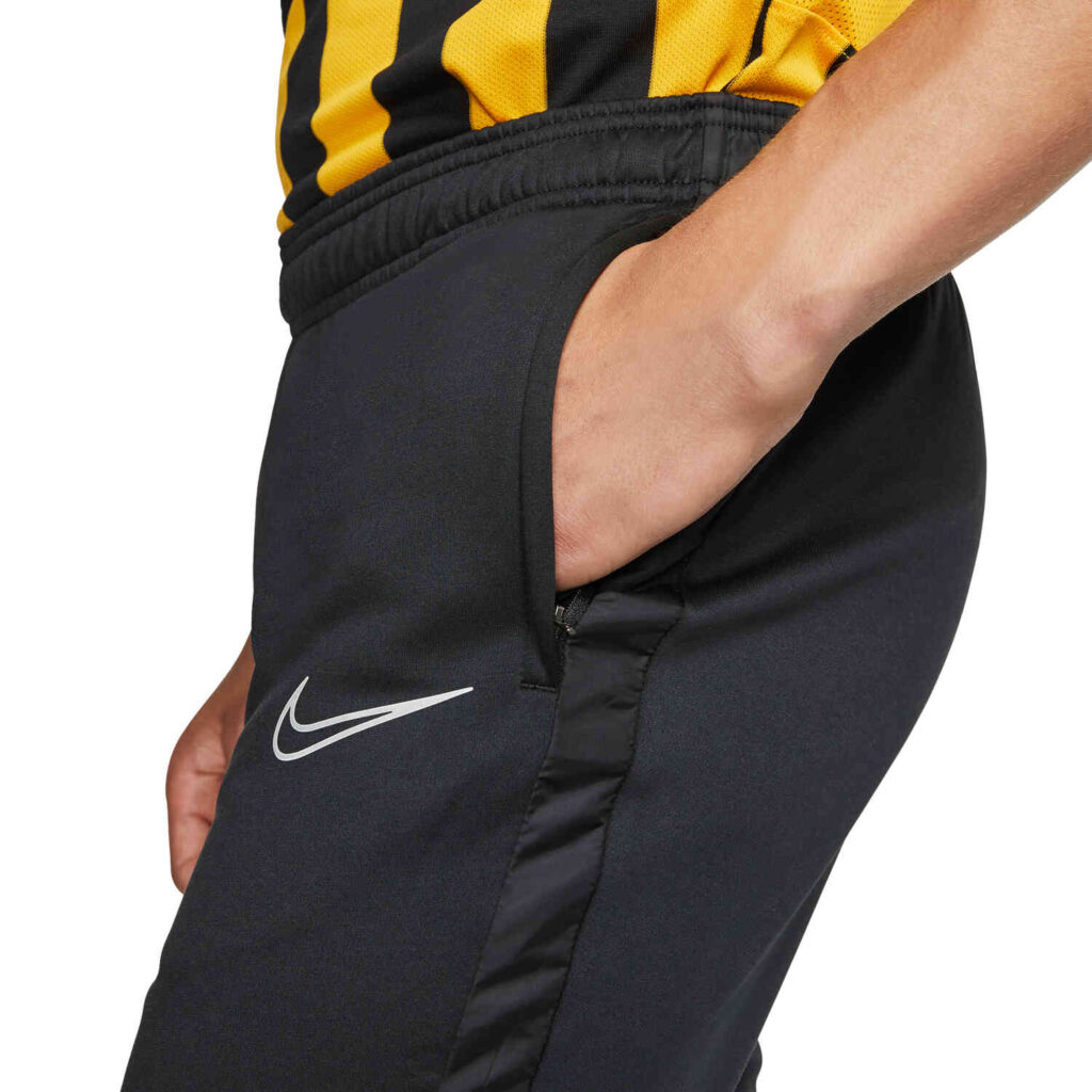 nike football therma academy joggers in black